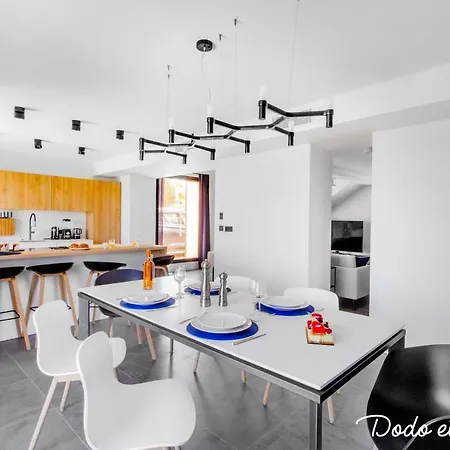 Outstanding 4 Bedroom House With Swimming Pool - Dodo Et Tartine